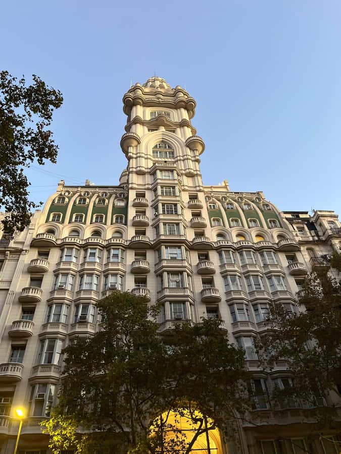 100% History and architecture of Buenos Aires - Starting under the Pyramid of May