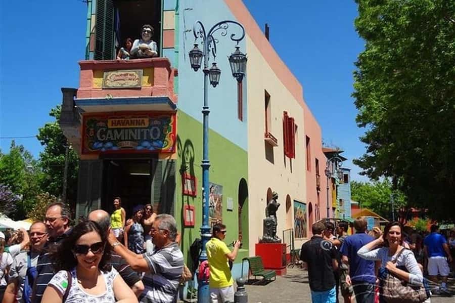 5hs Small Group City Tour of Buenos Aires with Street Food - Plaza de Mayo and the story of Argentina