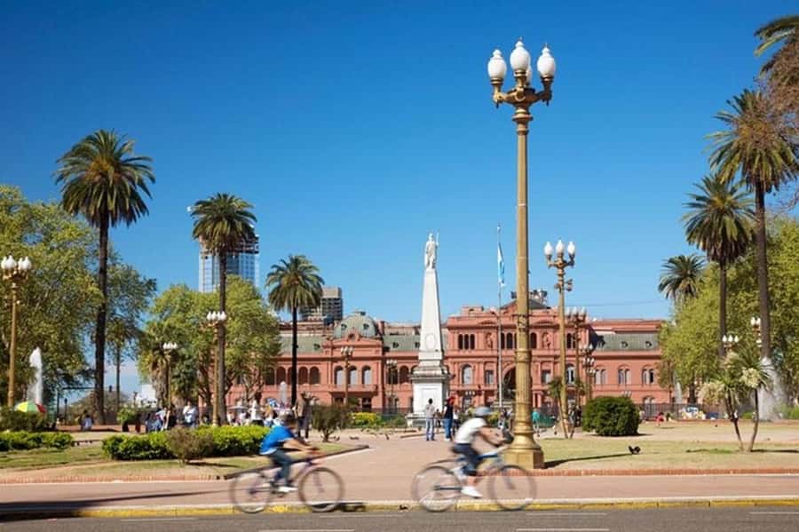 5hs Small Group City Tour of Buenos Aires with Street Food - San Telmo and the old city atmosphere