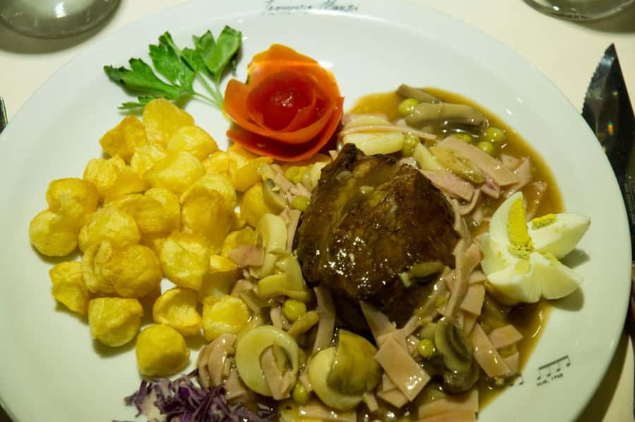 BA: Tango Show and Optional Dinner at Esquina Homero Manzi - The performance: classic tango with a full cast