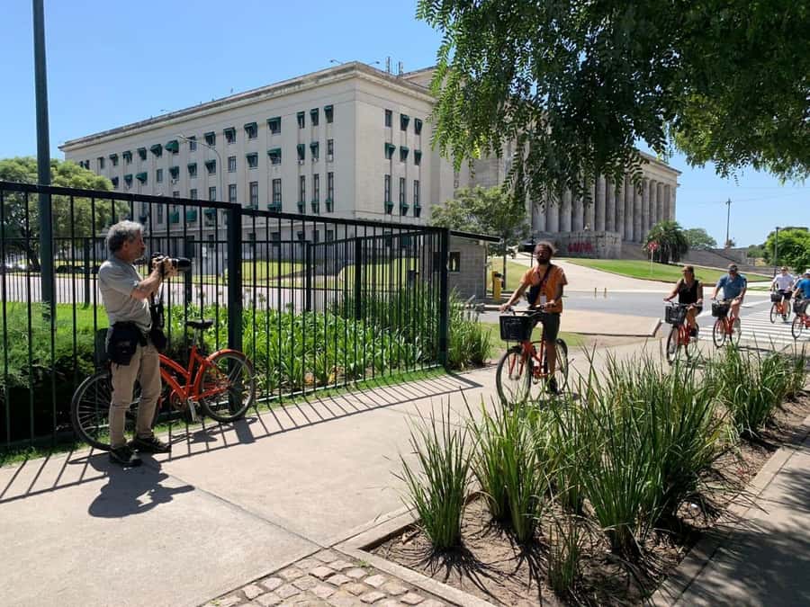 Bike Tour: Buenos Aires to the North - Plaza Francia and Recoleta’s polished side