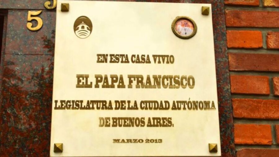 Buenos Aires 3-Hour Small Group Pope Francis Tour - San José de Flores and the decision at 17