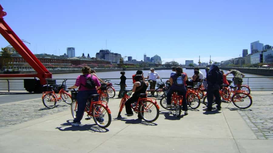 Buenos Aires Bike Tour: South or North Circuit - What the guide adds to the ride
