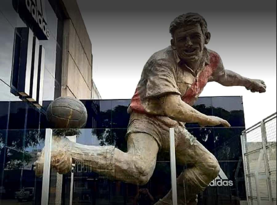 Buenos Aires: Boca Juniors and River Plate Football Tour - River Plate Museum and the Monumental viewpoint