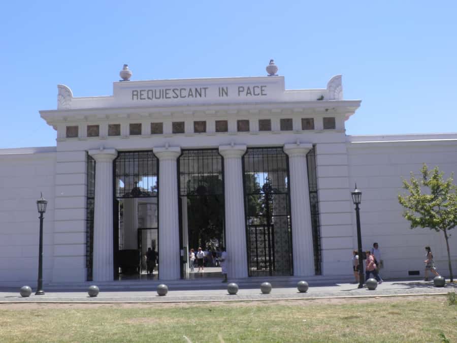 Buenos Aires: City Highlights Guided Tour with Transfer - Retiro on the way to Recoleta