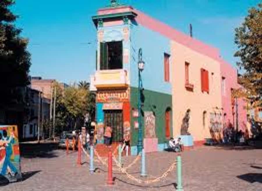 Buenos Aires City Tour with Luxury Lunch - Seeing Buenos Aires in one five-hour sweep