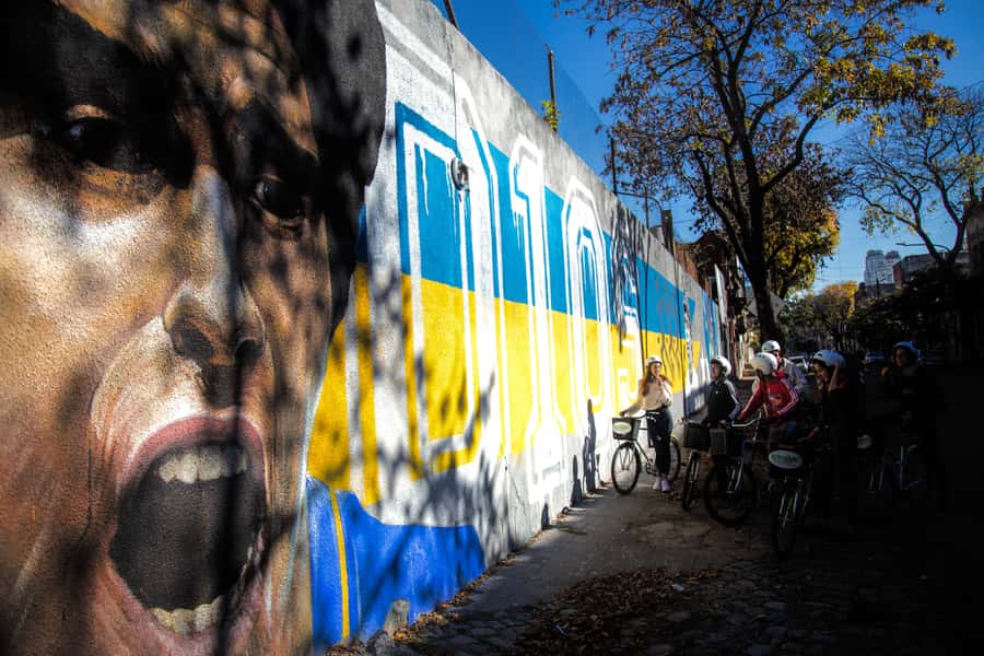 Buenos Aires: Full Day Bike Tour with Lunch - La Boca and Caminito: color, football, and caution