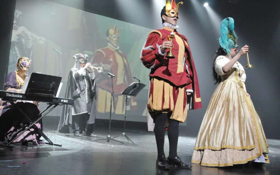Buenos Aires: Gala Lírica Tickets at Palacio Paz. - What the 6 p.m. Arrival Really Means