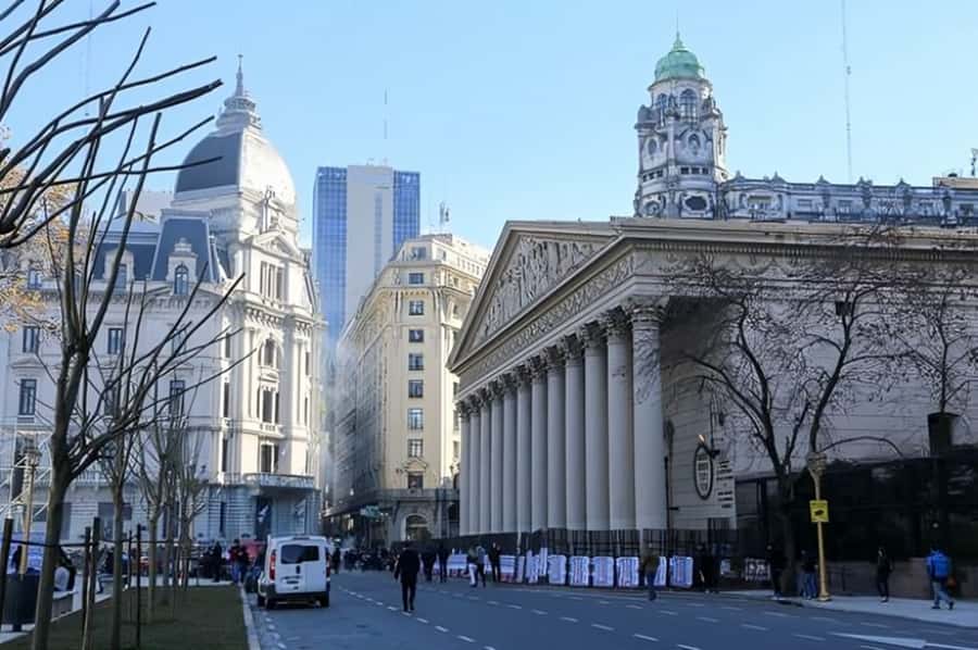 Buenos Aires : Highlights Walking Tour With A Guide - Starting at Plaza de Mayo and Casa Rosada