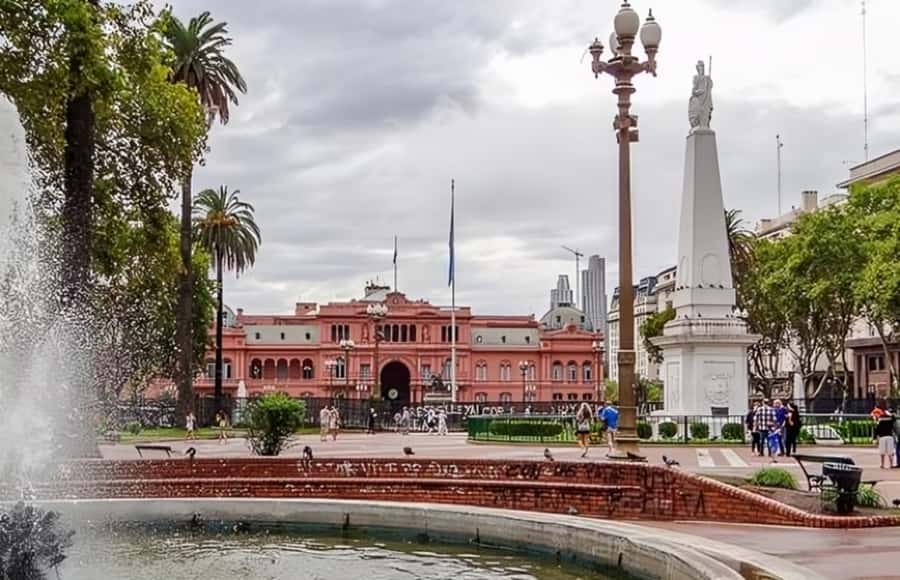 Buenos Aires : Highlights Walking Tour With A Guide - Avenida de Mayo and the city’s central rhythm