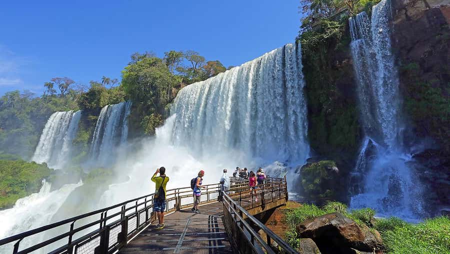 Buenos Aires: Iguazu Falls Private Day Trip with Airfare - Meeting your guide at Iguazú Airport