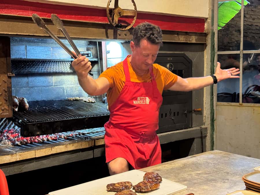 Buenos Aires: Join a Local Family for an Argentine Barbecue - Meeting people around a shared table