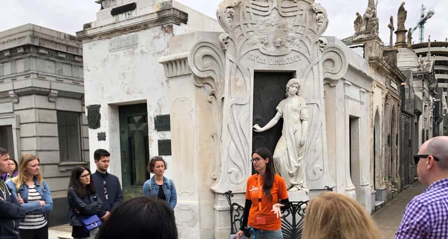 Buenos Aires: La Recoleta Cemetery Guided Tour in English - A compact lesson in Argentine history