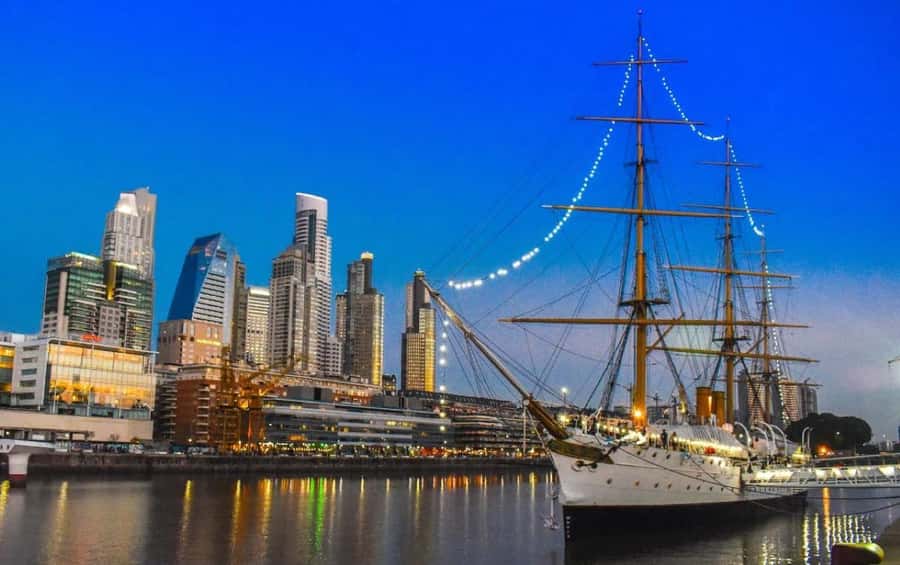 Buenos Aires Premium city tour with street food - Plaza de Mayo puts the city story in one place