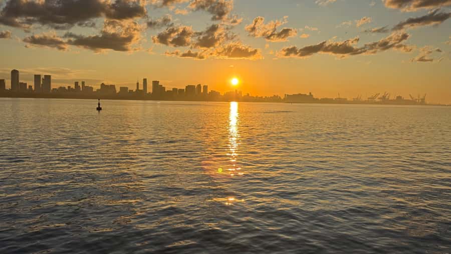 Buenos Aires: Puerto Madero Sunset Cruise with Open Bar - Choosing Between the One Hour and Two Hour Options