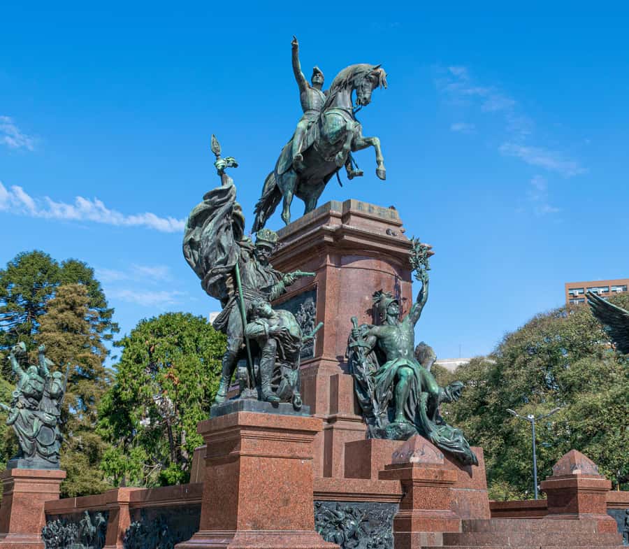 Buenos Aires: Recoleta and Retiro Tip Based Walking Tour - Crossing Avenida 9 de Julio