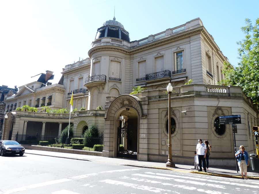 Buenos Aires: Recoleta Neighborhood Walking Tour - La Biela and the neighborhood’s old social world