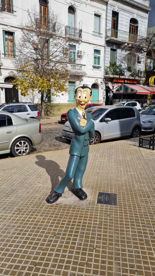 Buenos Aires: San Telmo, History, Bars, and Tango! - Mafalda, comic art, and the narrowest house