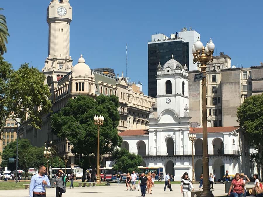 Buenos Aires:Small Group Tour AM & Sunset Open Bar Cruise PM - Plaza de Mayo and the story of the capital