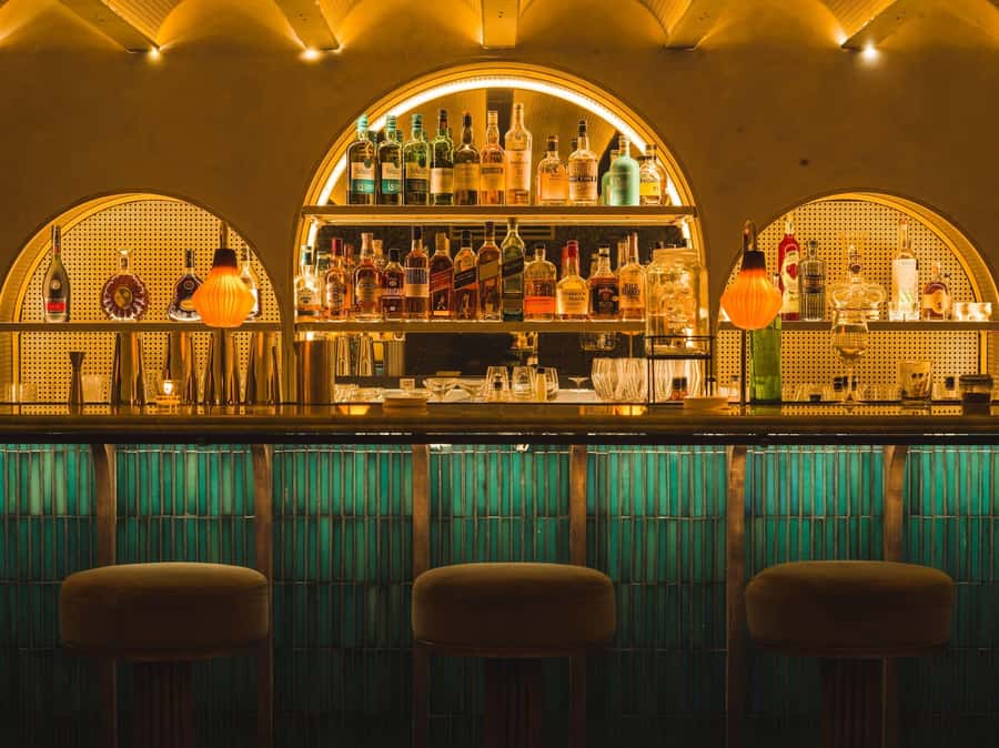 Buenos Aires: Speakeasy & Mixology Bar Tour with Cocktails - Stop one: starting with a local bar