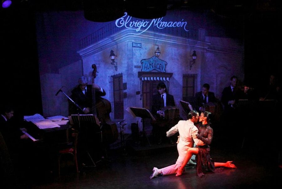 Buenos Aires: Tango Show at El Viejo Almacen - Seating and the shape of the room
