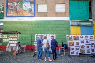 Classic City Tour of Buenos Aires: Neighborhoods and Emblems