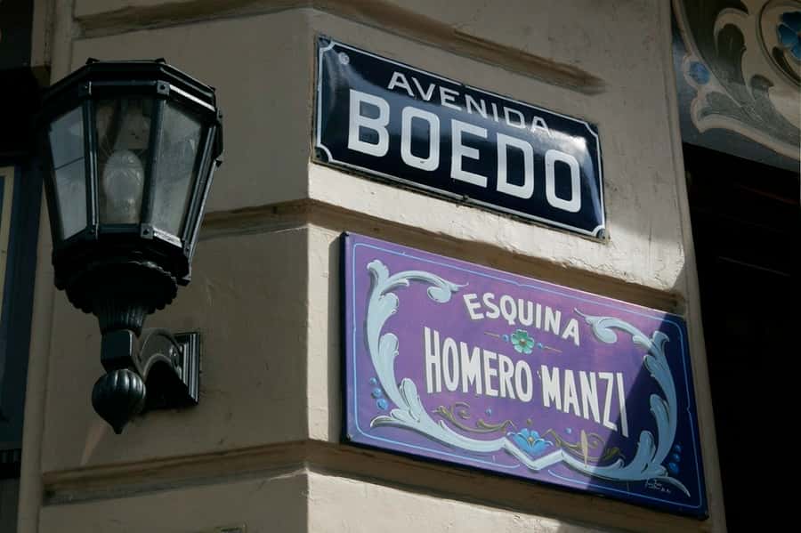 Esquina Homero Manzi Dinner and Tango Show - The show: bandoneón, singers, and three dance pairs