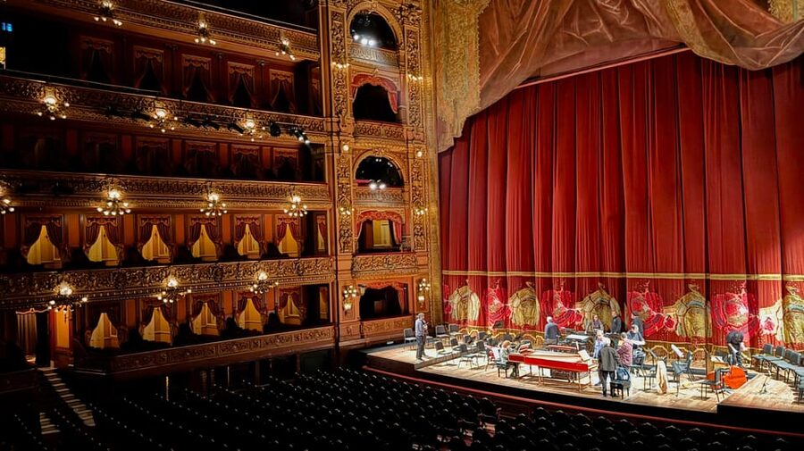 Experience Teatro Colon : Secure your Tour today!!! - Who will get the most from this visit