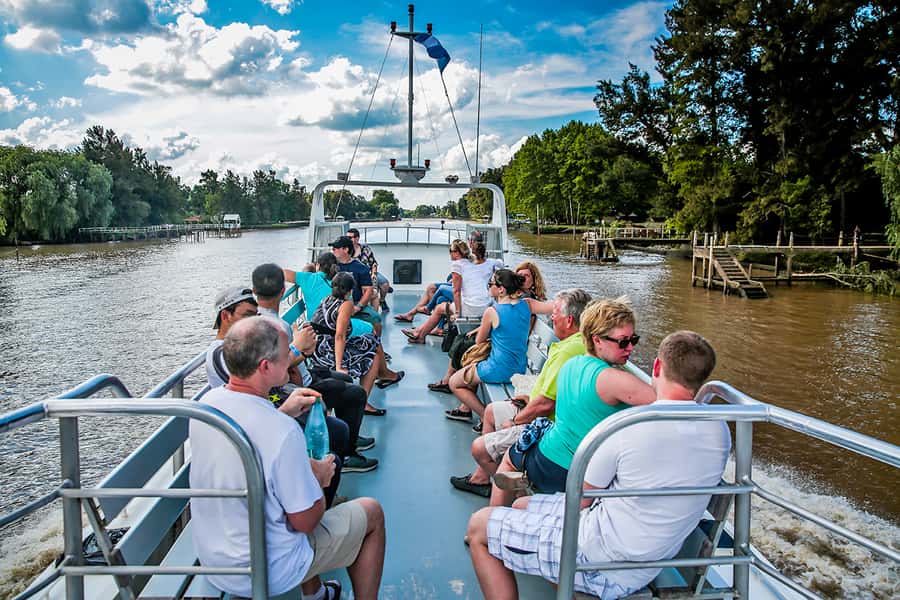 From Buenos Aires: Classic Tigre Delta Tour - Boarding the boat for the delta