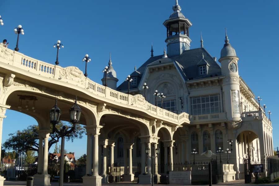 Full Day City Tour Buenos Aires, Recoleta Cemetery and Tigre - What the $285 price includes