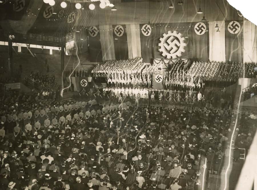 Nazis in Buenos Aires: a historical walking tour - Starting beside the Juana Azurduy monument