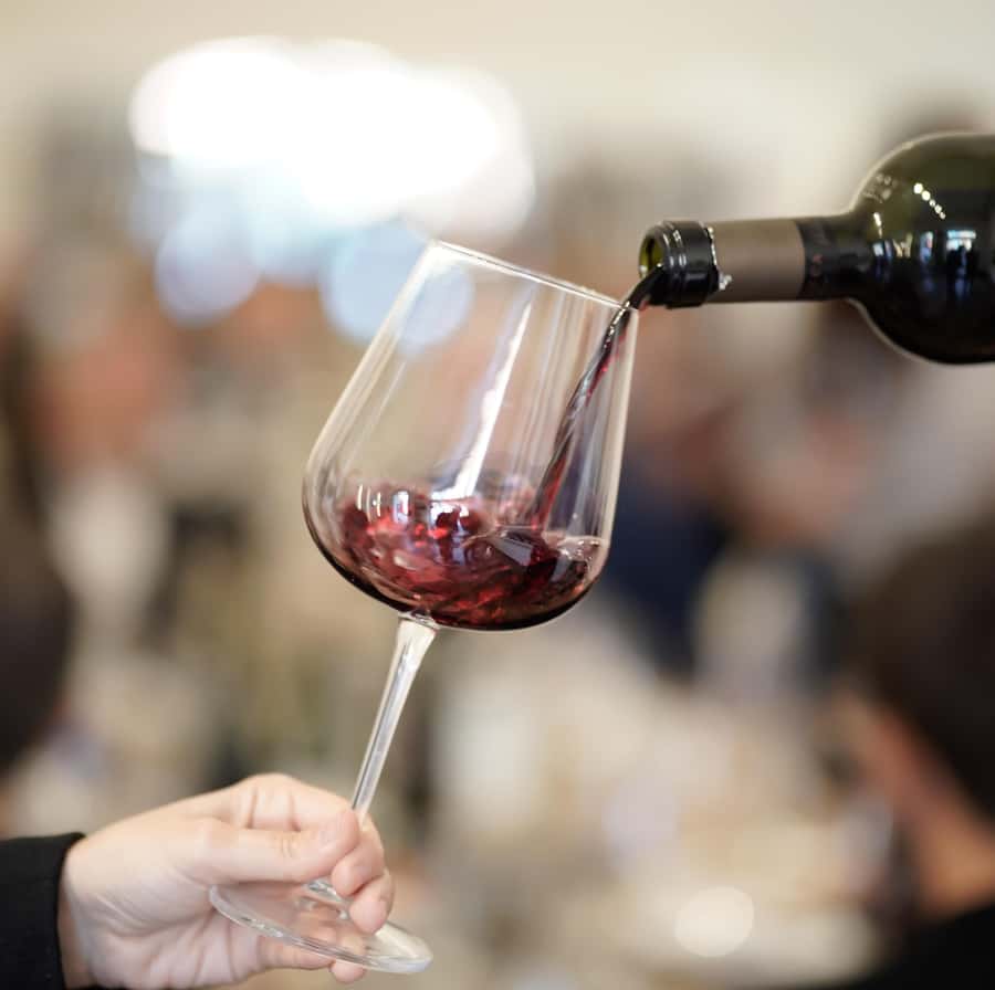 Premium Argentinian Wine and Malbec Tasting & Urban Art Tour - The role of the guide