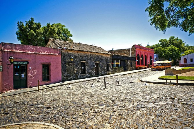 Premium Day Trip to Colonia del Sacramento - Meeting your Colonia guide at the port