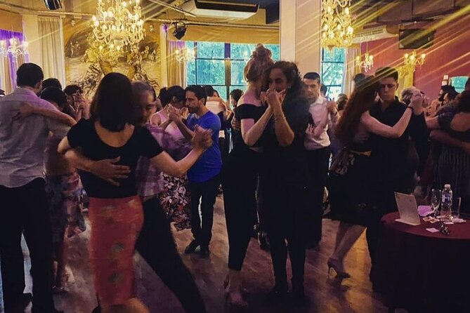 Private Underground Tango Immersion - Traveling together to a real milonga
