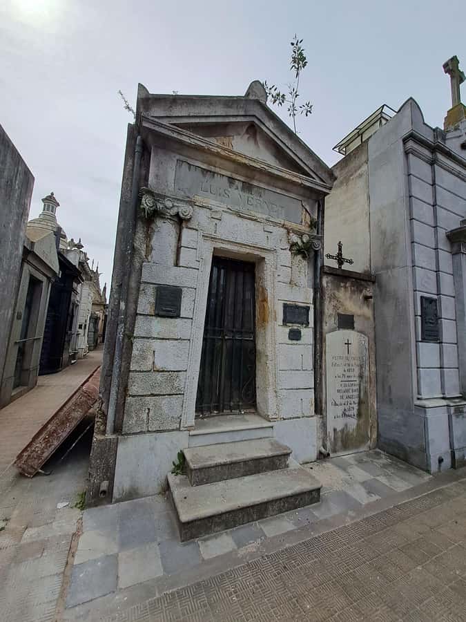 Recoleta & Cemetery for curious people - Jockey Club and the social machinery of the elite