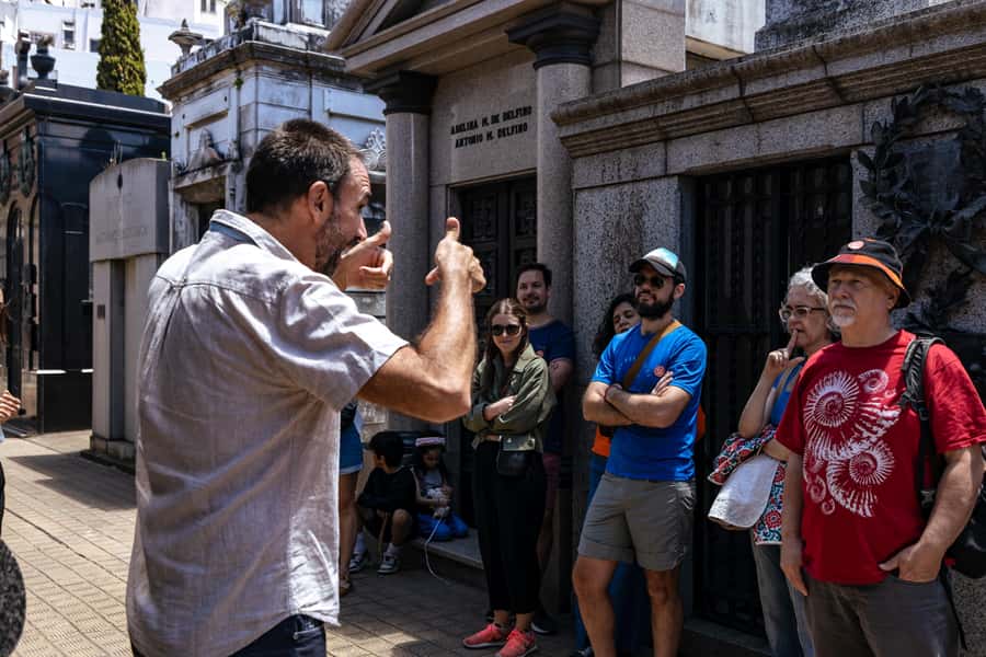 Recoleta Cemetery - Small Group Tour of History & Secrets - Key points at a glance