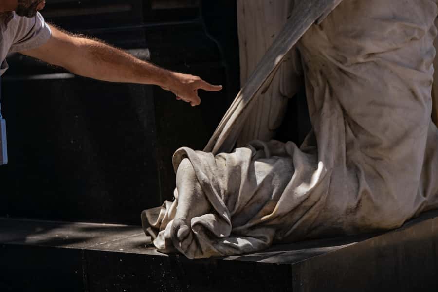 Recoleta Cemetery - Small Group Tour of History & Secrets - A guide who turns details into a conversation