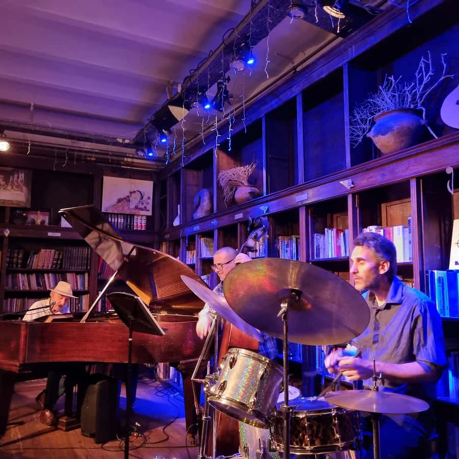Recoleta Walking Tour and Live Jazz Show - Why this Recoleta evening works so well