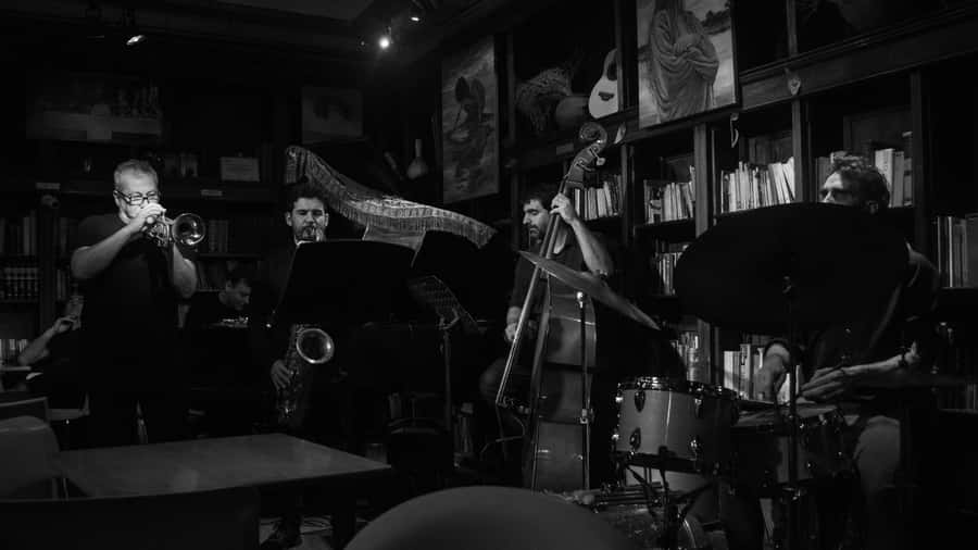 Recoleta Walking Tour and Live Jazz Show - Embassies, Arroyo, and the route downtown