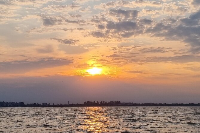 Sailing with Wine Tasting in Buenos Aires - Sailing toward the Río de la Plata