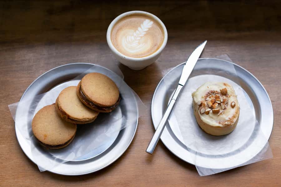 San Telmo: Historical Guided Tour with Street Food & Drinks - Ending with an Argentine dessert