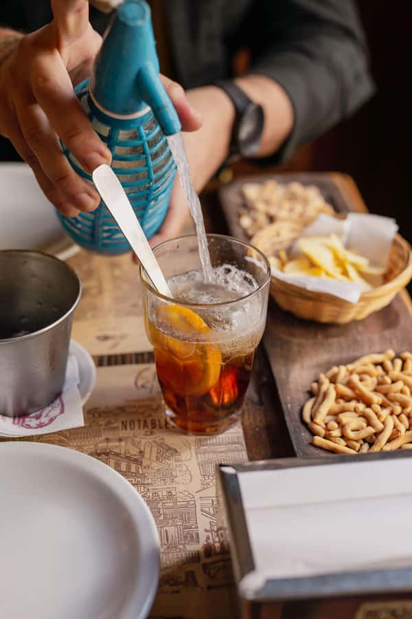 San Telmo: Historical Guided Tour with Street Food & Drinks - The small-group advantage