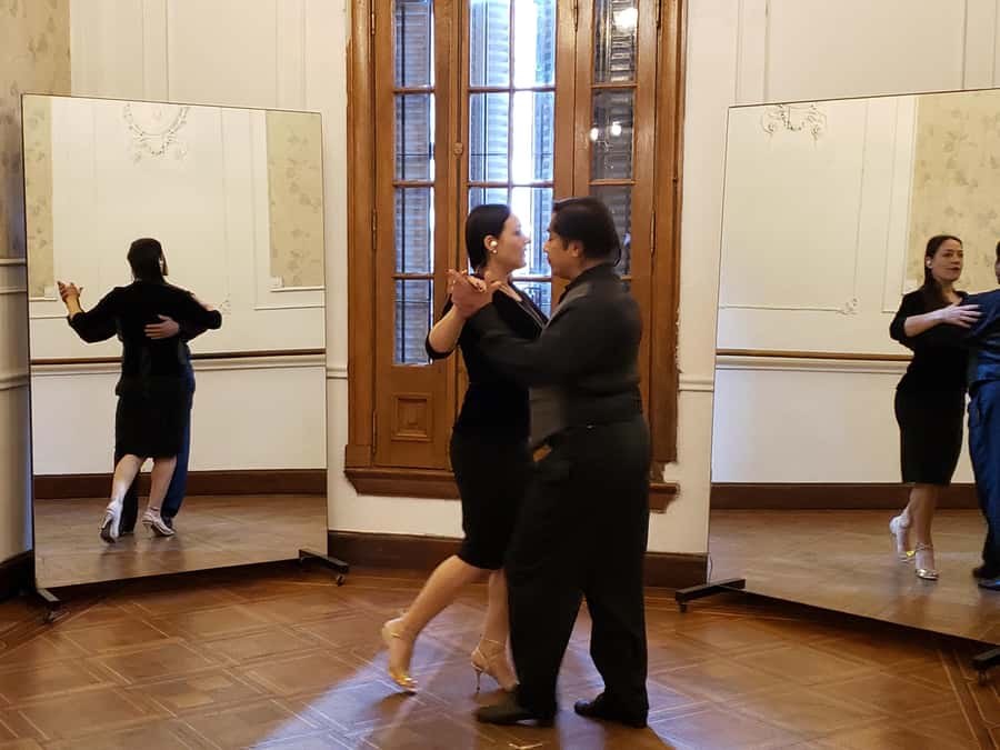 Tango Lesson in Buenos Aires with professional dancers - The First Hour: Embrace, Walk, and Basic Steps