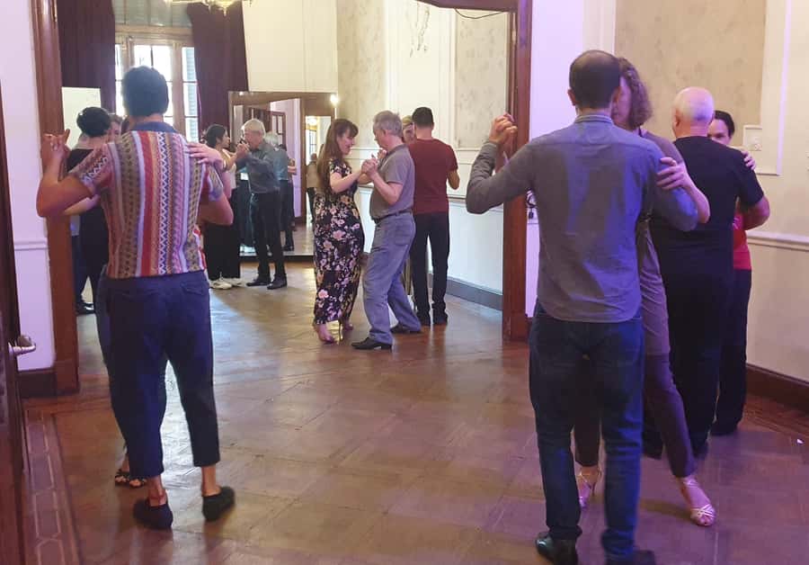 Tango Lesson in Buenos Aires with professional dancers - Who Will Get the Most From This Class