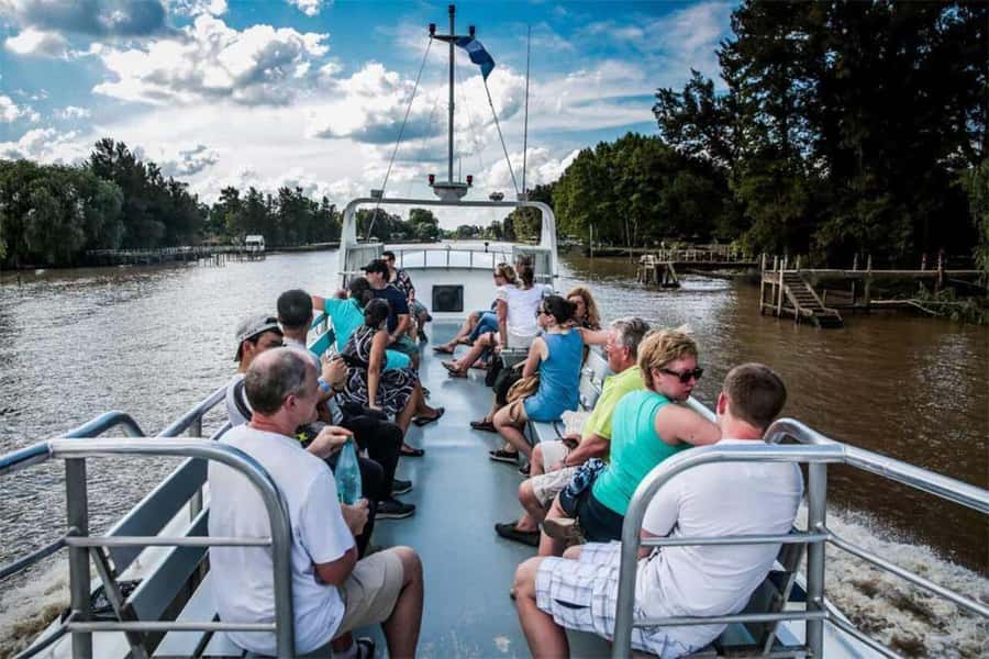 Tigre Full-Day Tour with Boat Ride - Lunch beside the river and what is in the box