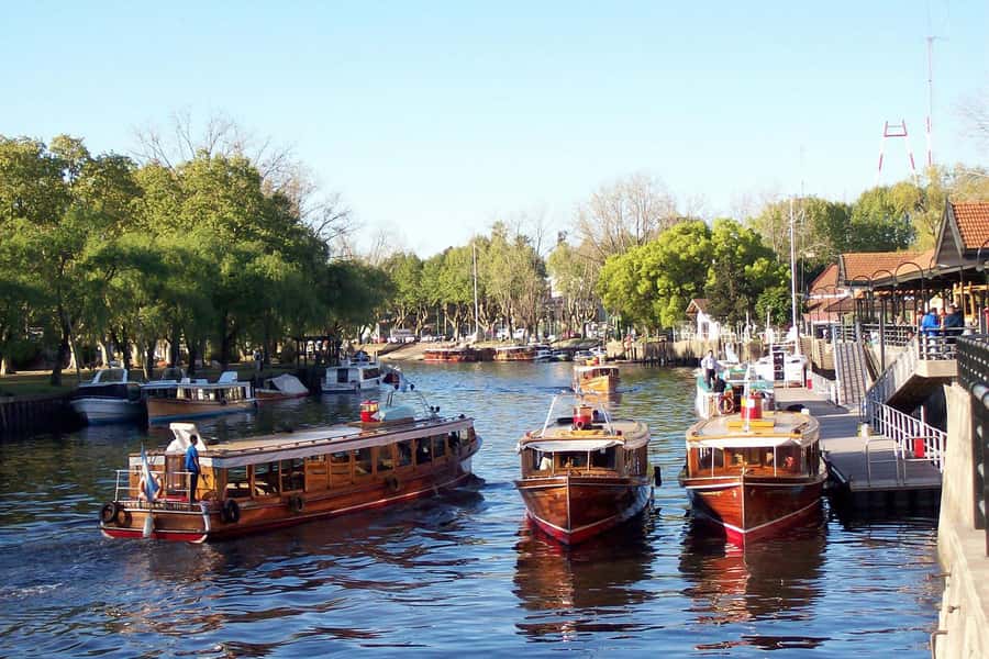Tigre with Lunch overlooking the River and Navigation - The Delta by boat, from island homes to city towers
