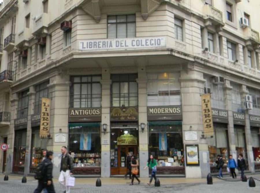 Walking Tour: Buenos Aires bookstores - Walking toward El Ateneo Grand Splendid